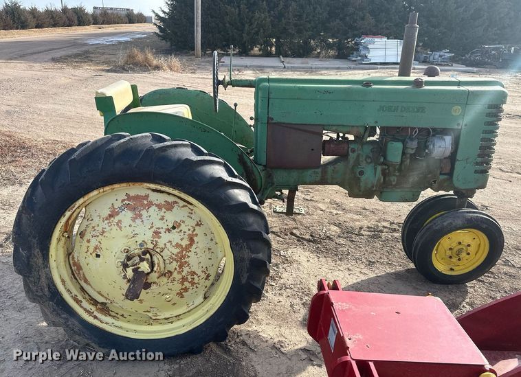 image for item IU9225 1952 John Deere MT  tractor