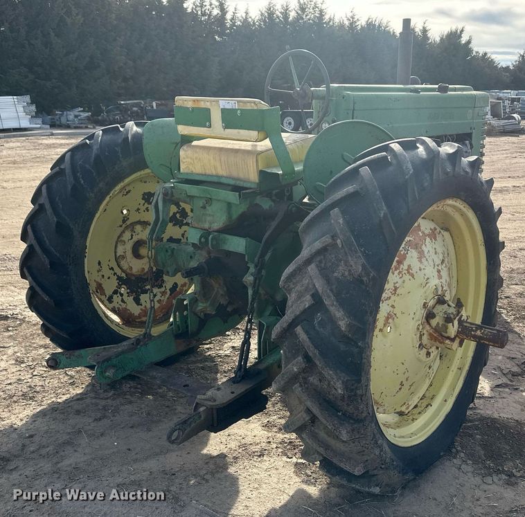 image for item IU9225 1952 John Deere MT  tractor