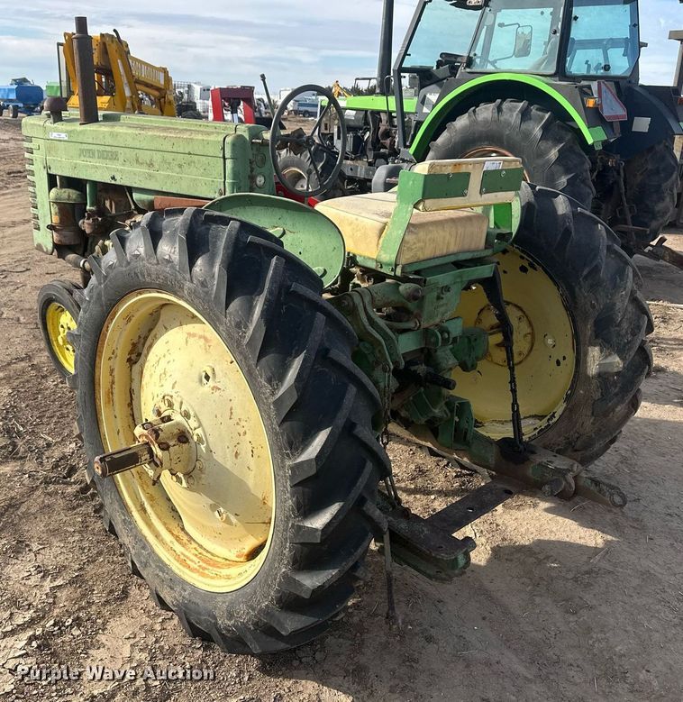 image for item IU9225 1952 John Deere MT  tractor