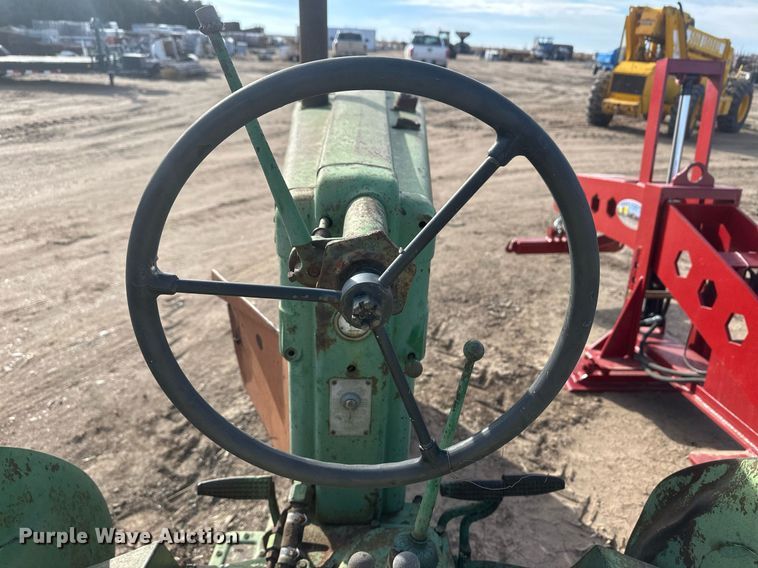 image for item IU9225 1952 John Deere MT  tractor