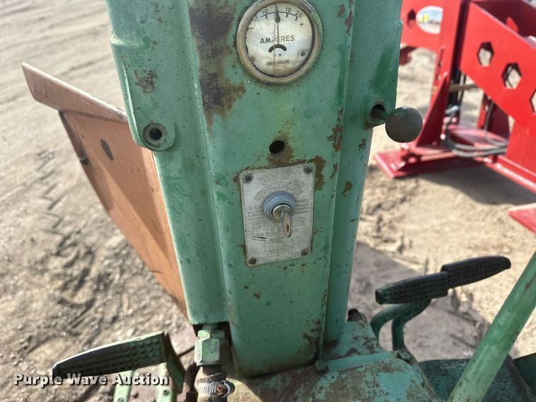 image for item IU9225 1952 John Deere MT  tractor