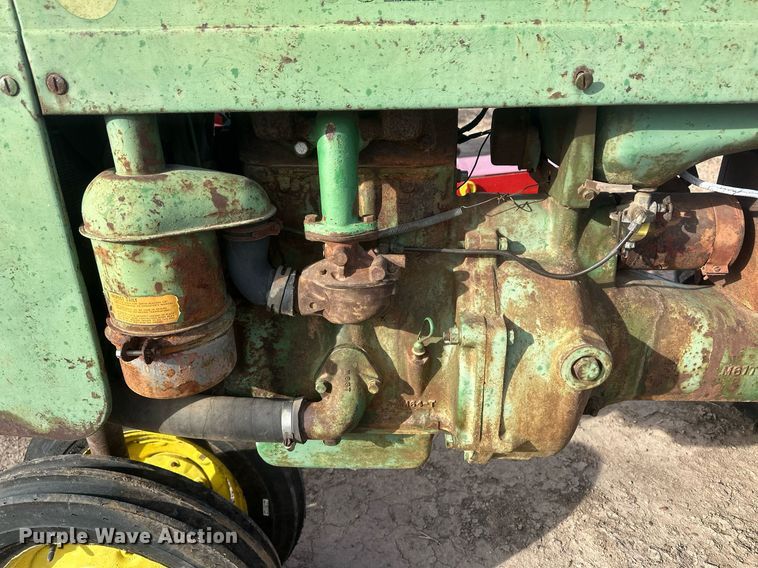 image for item IU9225 1952 John Deere MT  tractor