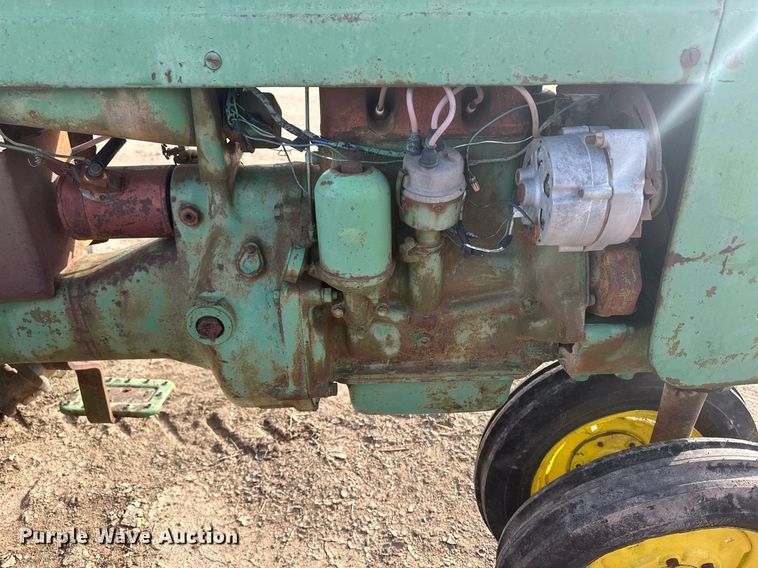 image for item IU9225 1952 John Deere MT  tractor