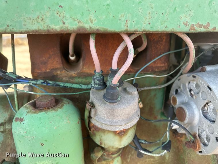 image for item IU9225 1952 John Deere MT  tractor