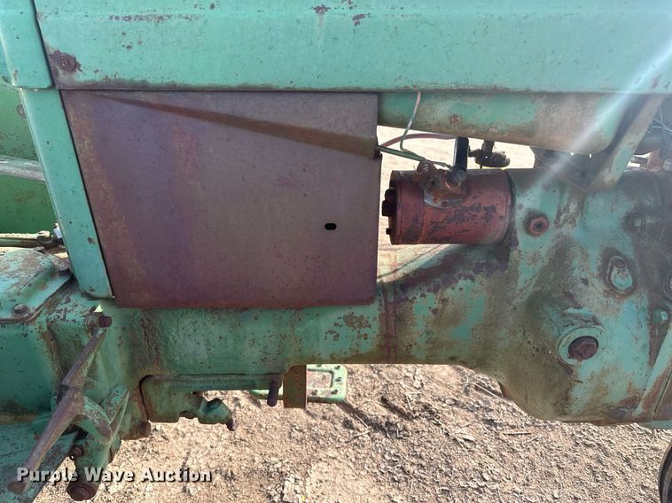 image for item IU9225 1952 John Deere MT  tractor