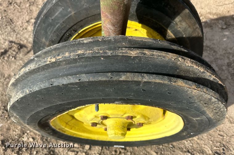 image for item IU9225 1952 John Deere MT  tractor