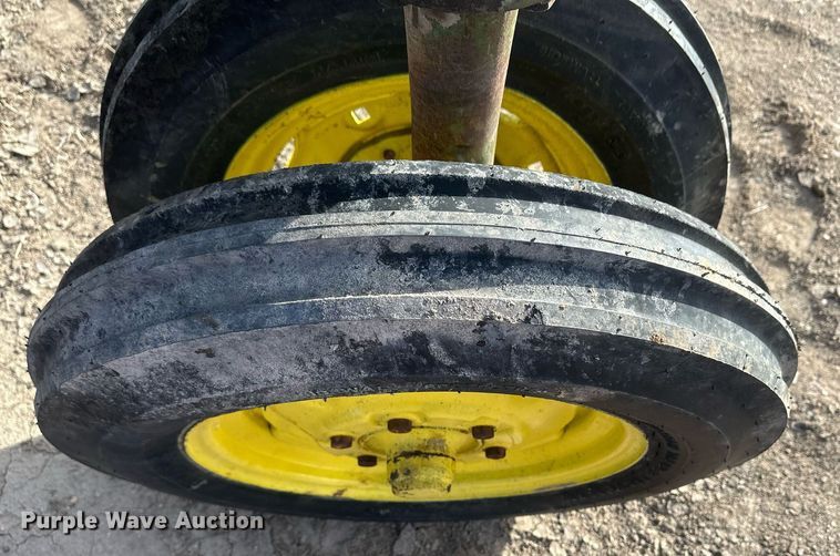 image for item IU9225 1952 John Deere MT  tractor