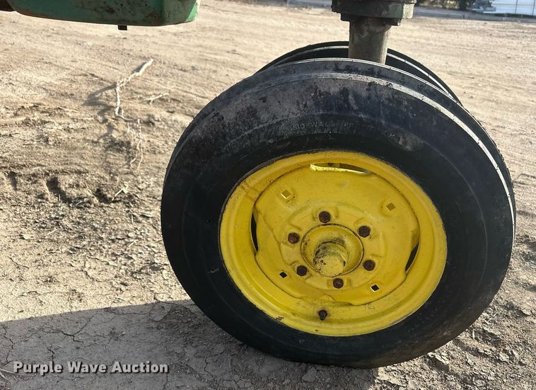 image for item IU9225 1952 John Deere MT  tractor