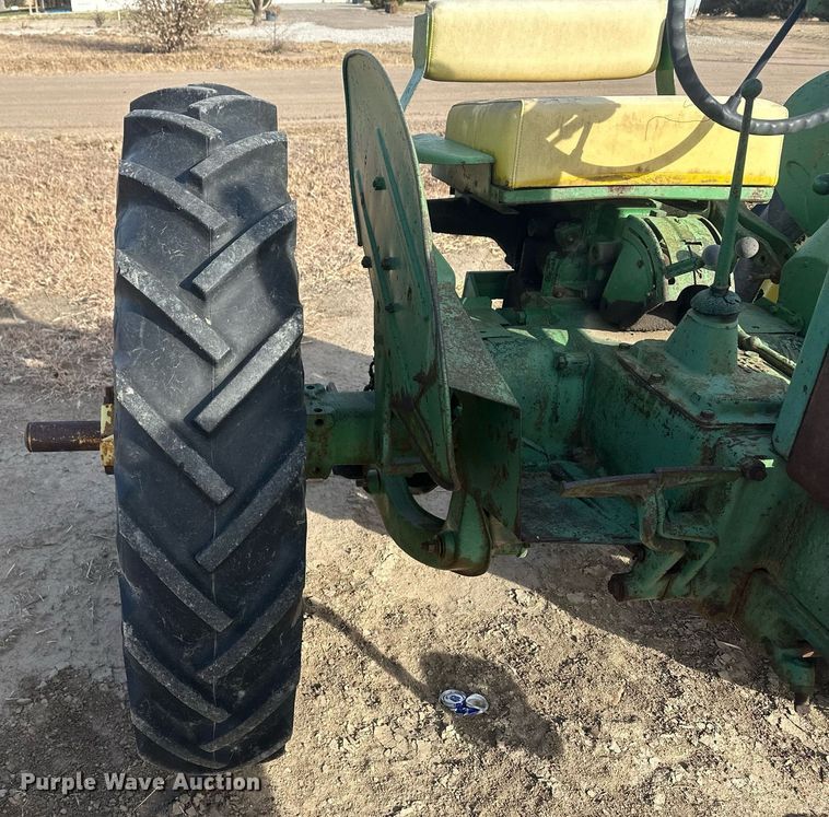 image for item IU9225 1952 John Deere MT  tractor