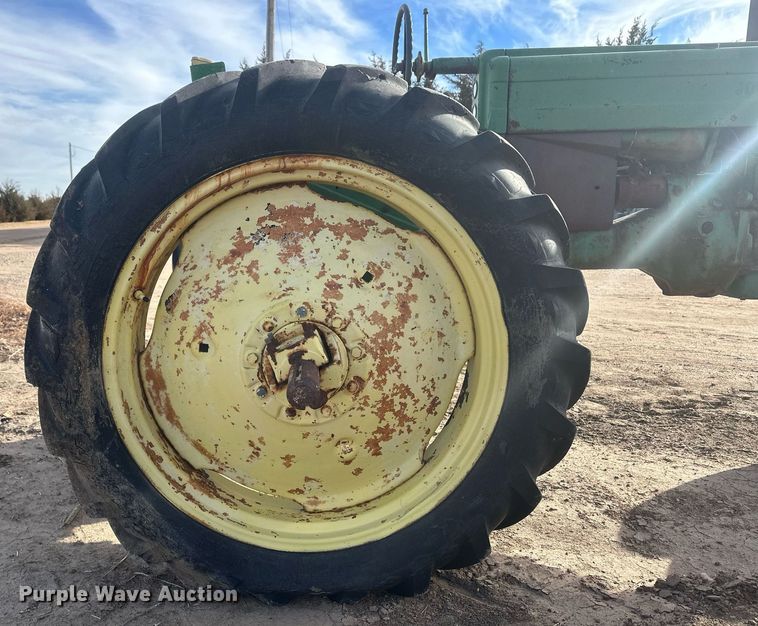 image for item IU9225 1952 John Deere MT  tractor