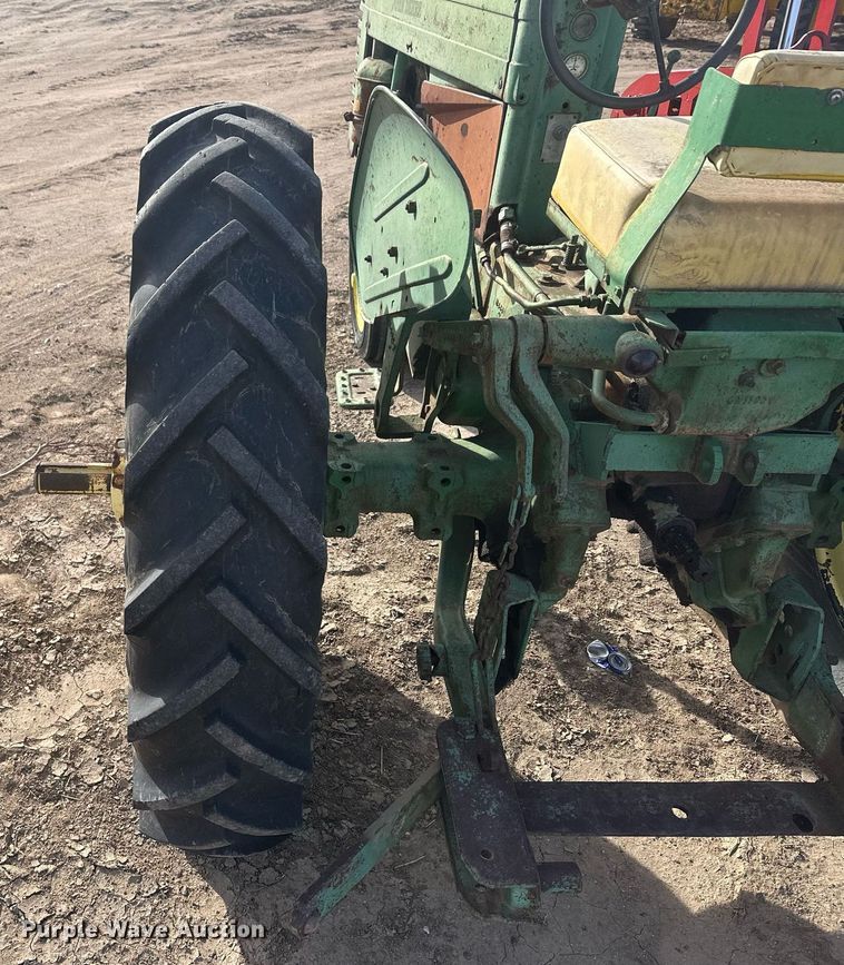 image for item IU9225 1952 John Deere MT  tractor