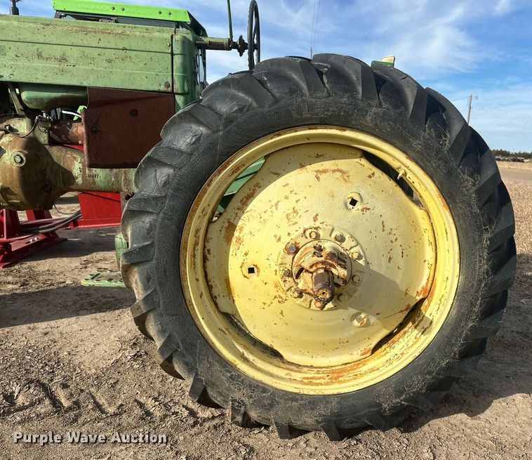 image for item IU9225 1952 John Deere MT  tractor