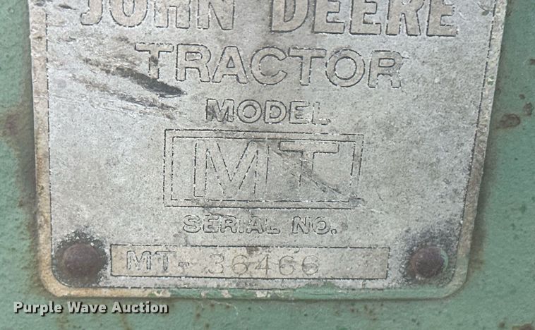 image for item IU9225 1952 John Deere MT  tractor