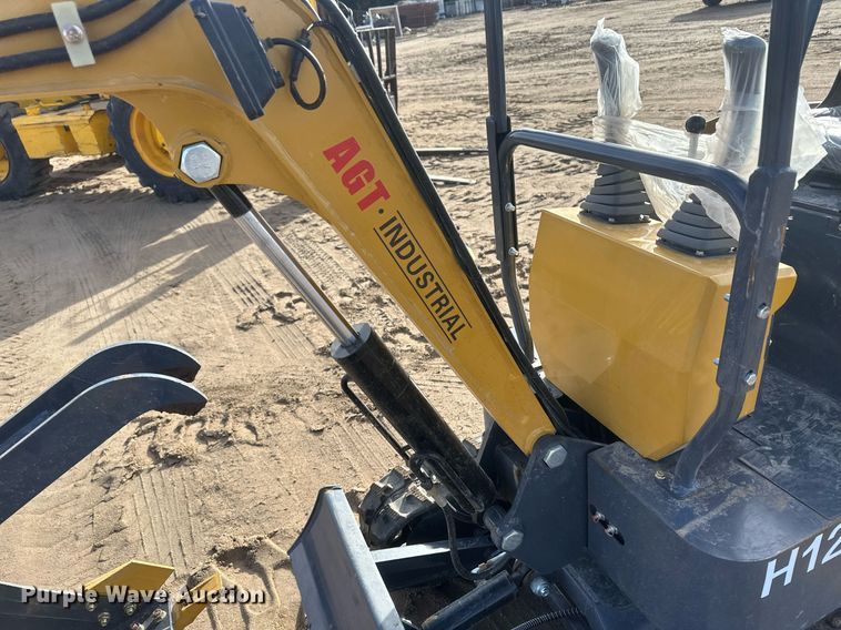image for item IU9226 2023 Agrotk H12  mini excavator