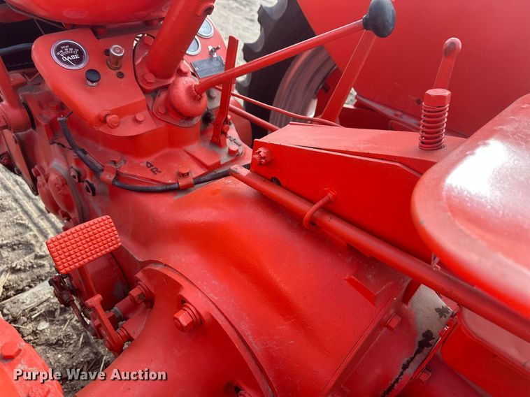 image for item IU9228 1949 Case SC  tractor