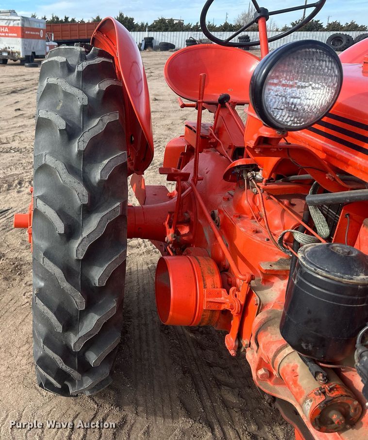 image for item IU9228 1949 Case SC  tractor