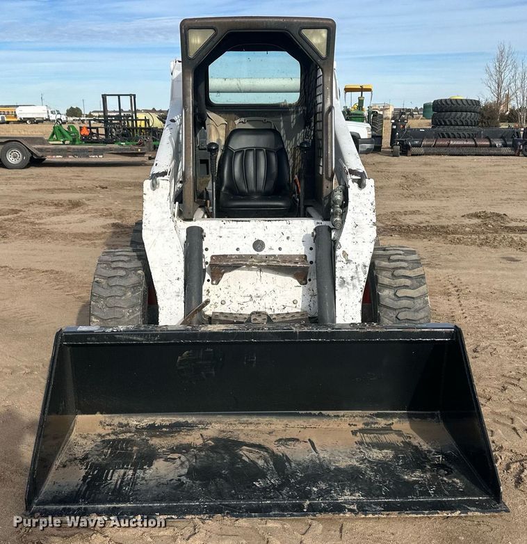 image for item IU9229 2002 Bobcat S250  skid steer loader