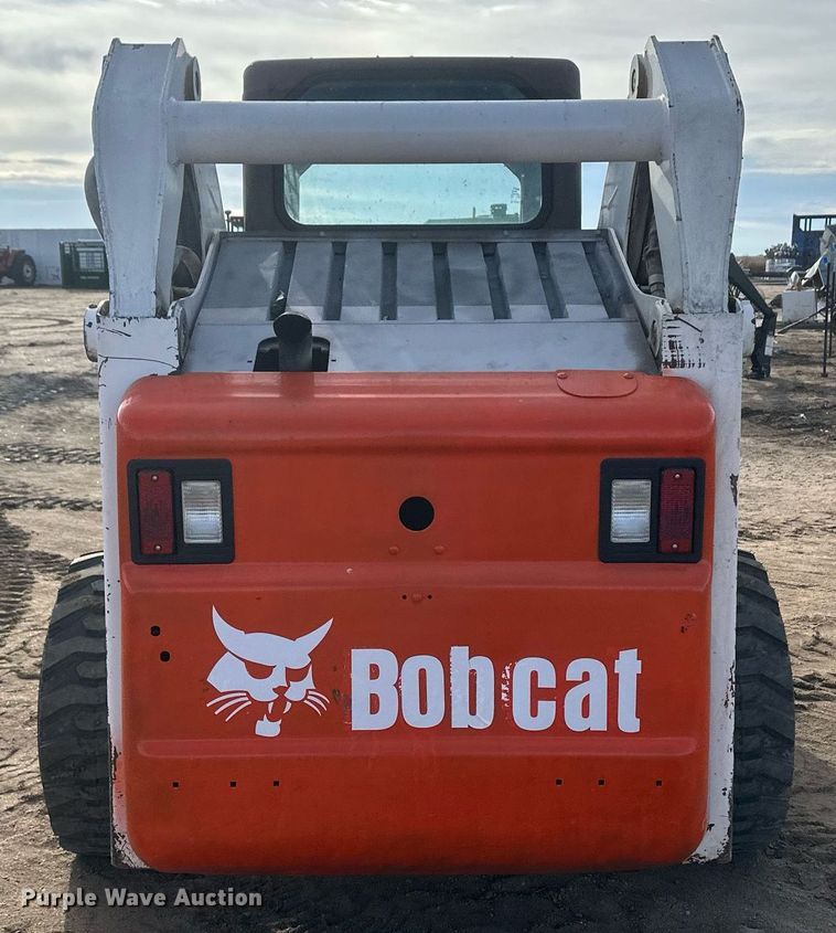 image for item IU9229 2002 Bobcat S250  skid steer loader