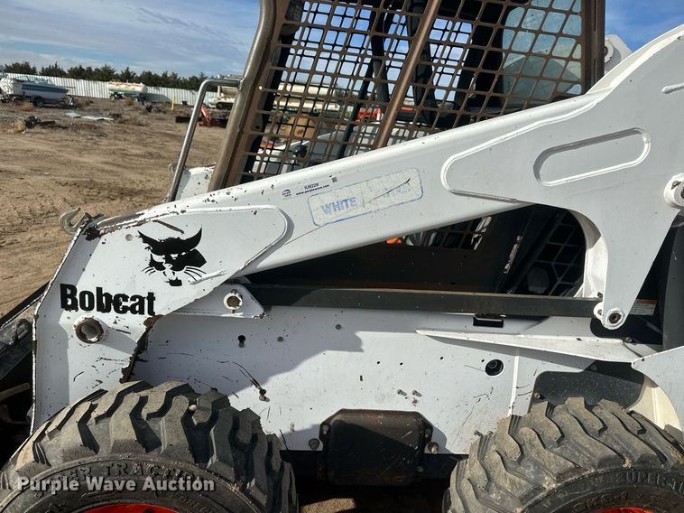 image for item IU9229 2002 Bobcat S250  skid steer loader
