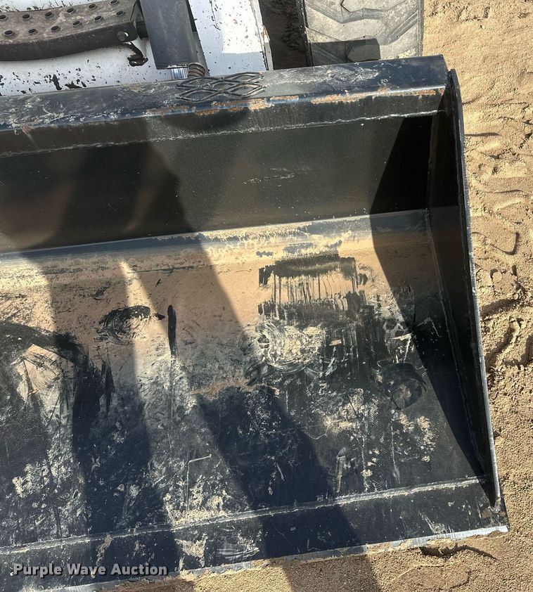 image for item IU9229 2002 Bobcat S250  skid steer loader