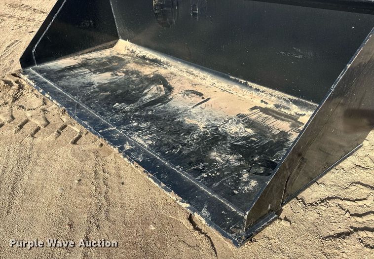 image for item IU9229 2002 Bobcat S250  skid steer loader