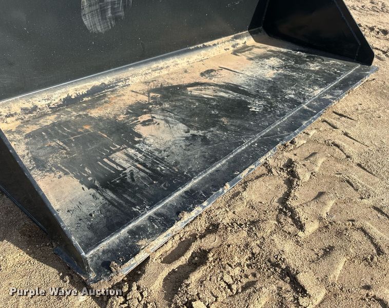 image for item IU9229 2002 Bobcat S250  skid steer loader