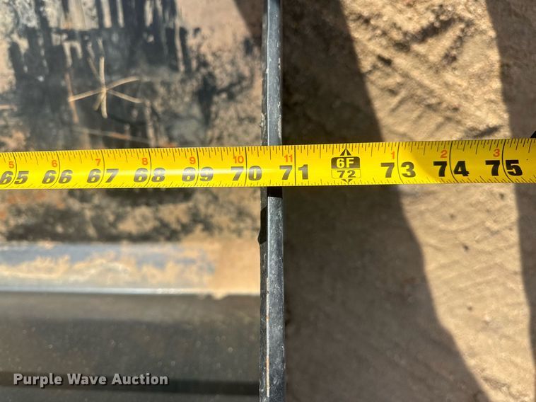 image for item IU9229 2002 Bobcat S250  skid steer loader