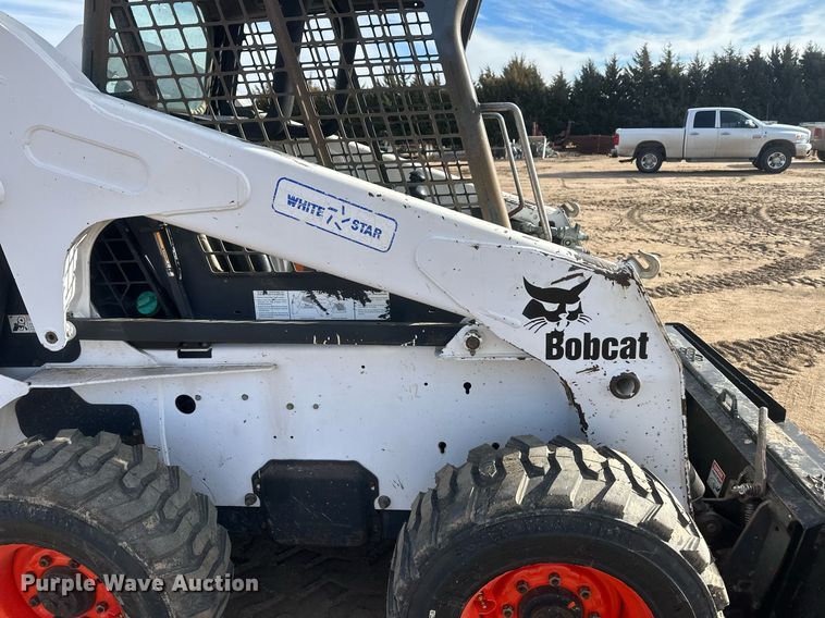 image for item IU9229 2002 Bobcat S250  skid steer loader