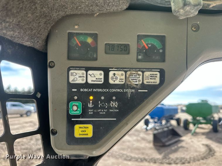 image for item IU9229 2002 Bobcat S250  skid steer loader