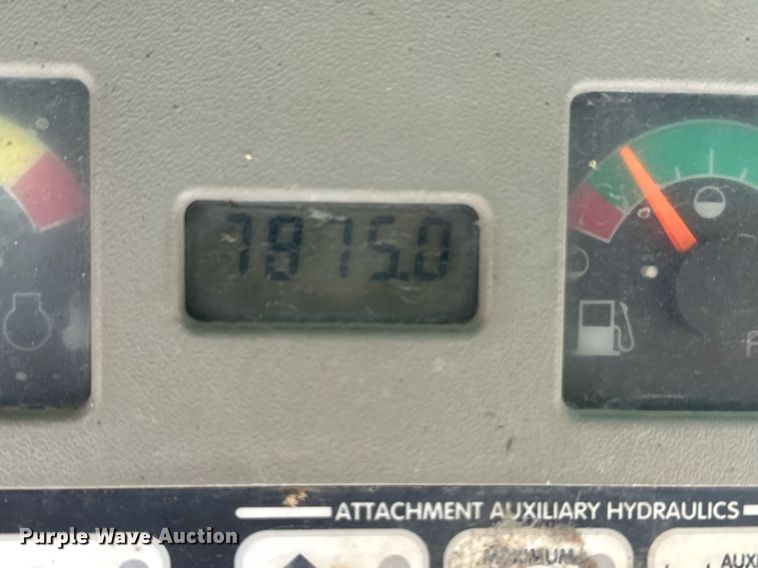 image for item IU9229 2002 Bobcat S250  skid steer loader