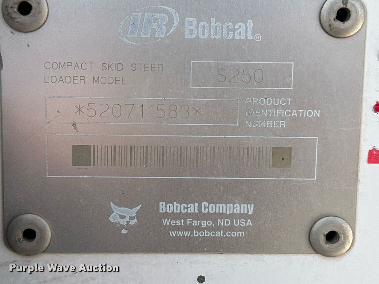 image for item IU9229 2002 Bobcat S250  skid steer loader