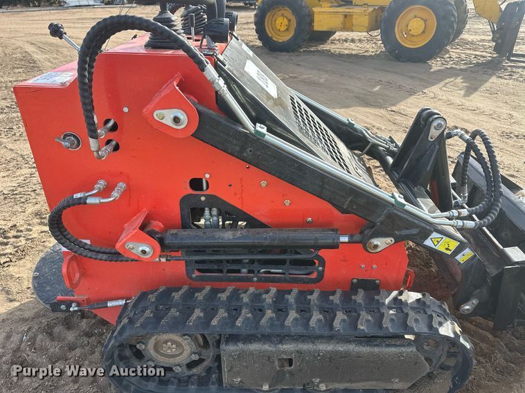 image for item IU9231 2023 Agrotk LRT23  compact utility loader