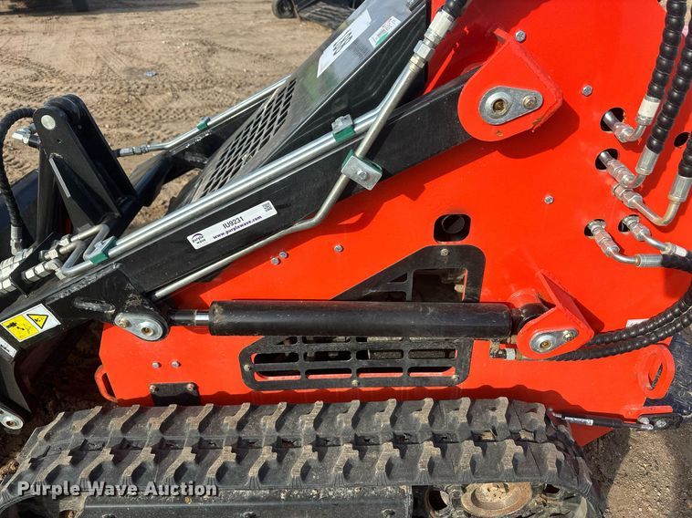 image for item IU9231 2023 Agrotk LRT23  compact utility loader