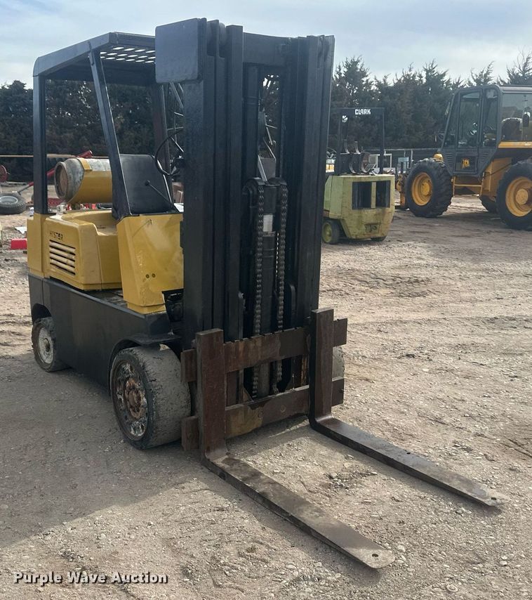 image for item IU9233 Hyster  forklift