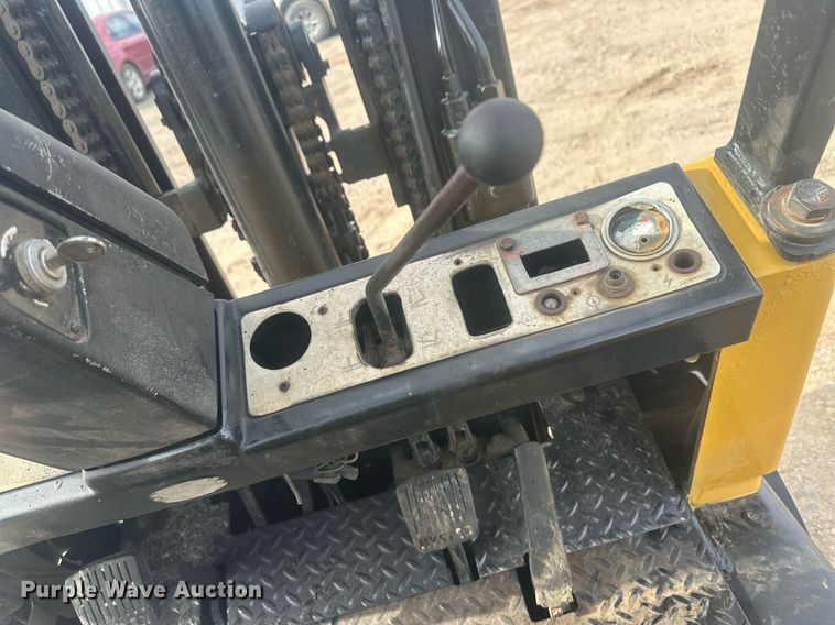 image for item IU9233 Hyster  forklift