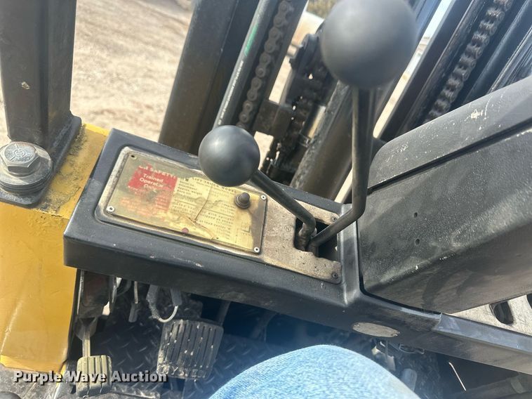 image for item IU9233 Hyster  forklift