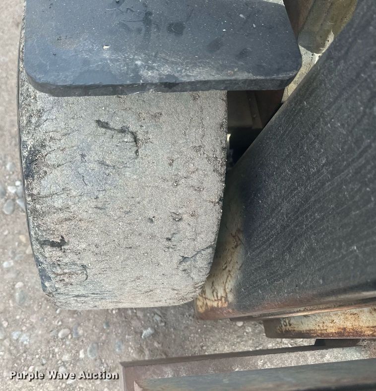 image for item IU9233 Hyster  forklift