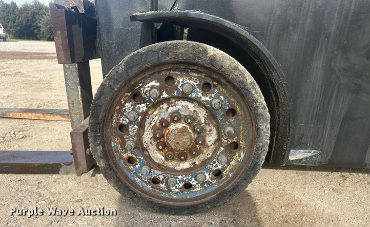 image for item IU9233 Hyster  forklift