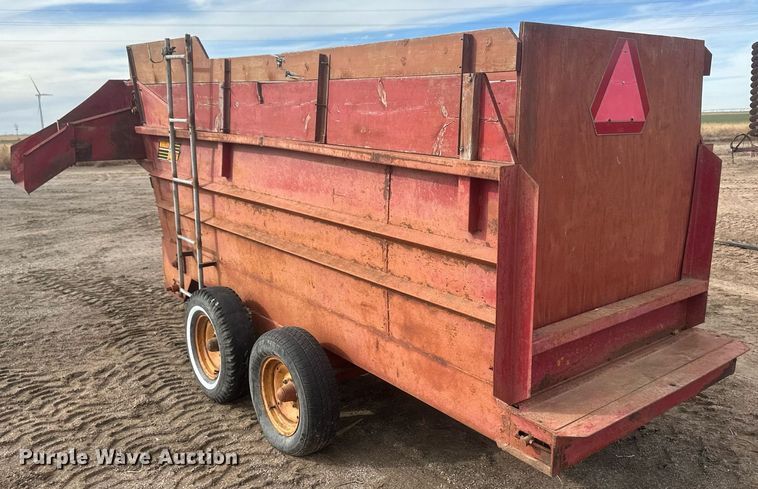 image for item IU9239 Kelly-Ryan  feed wagon