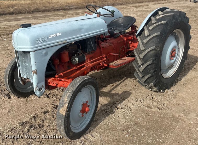 image for item IU9241 Ford  tractor
