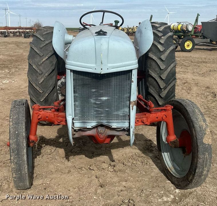 image for item IU9241 Ford  tractor