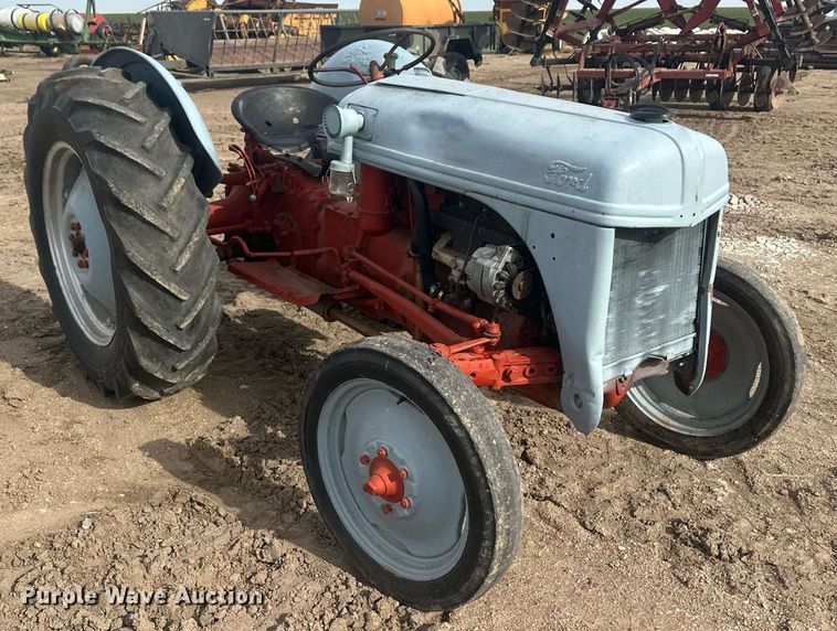 image for item IU9241 Ford  tractor