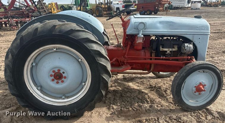 image for item IU9241 Ford  tractor