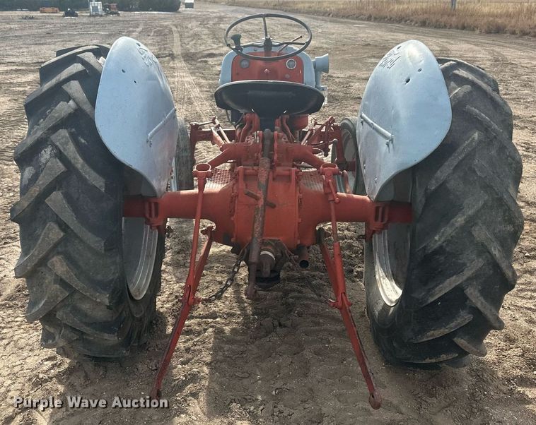 image for item IU9241 Ford  tractor