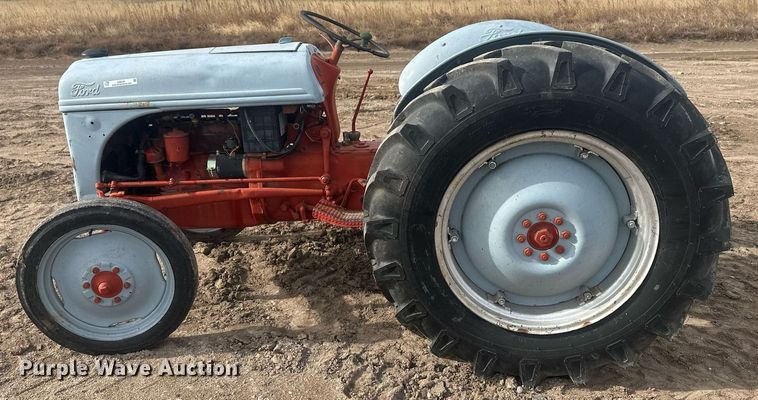 image for item IU9241 Ford  tractor