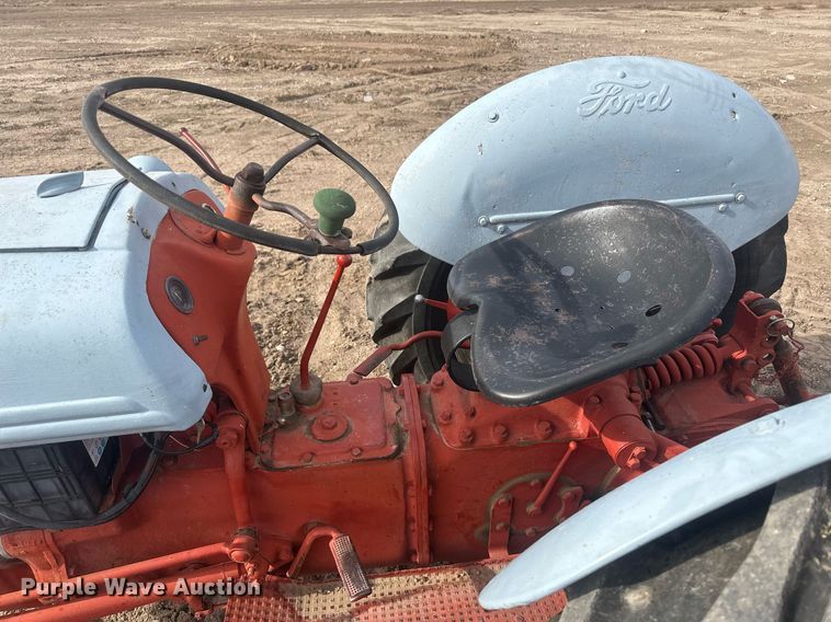 image for item IU9241 Ford  tractor