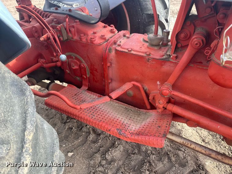 image for item IU9241 Ford  tractor