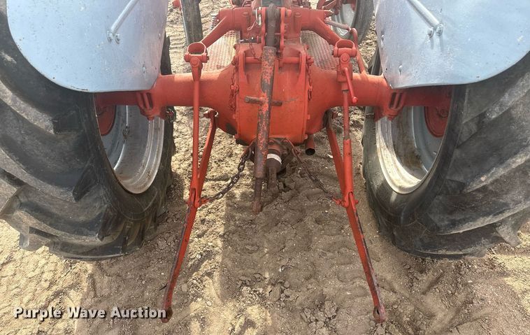 image for item IU9241 Ford  tractor