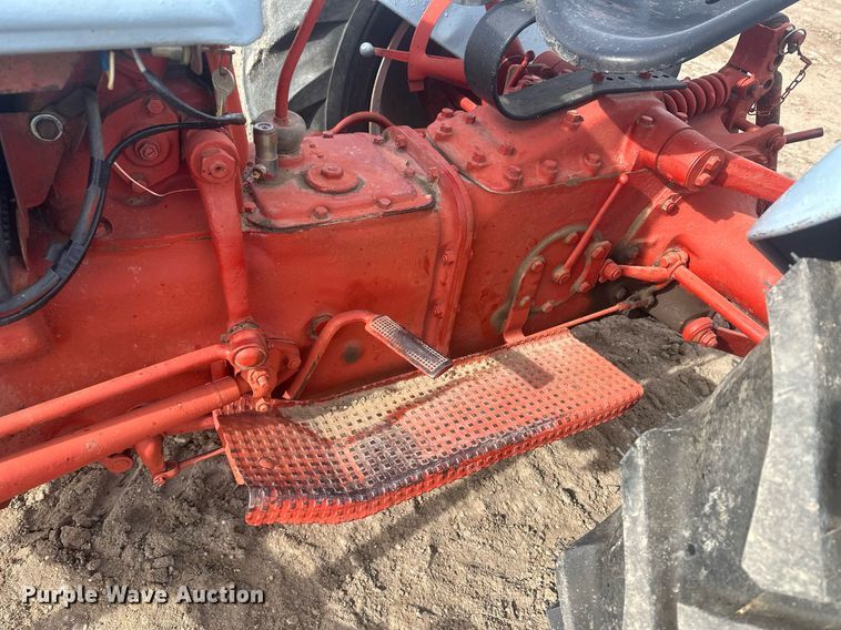 image for item IU9241 Ford  tractor