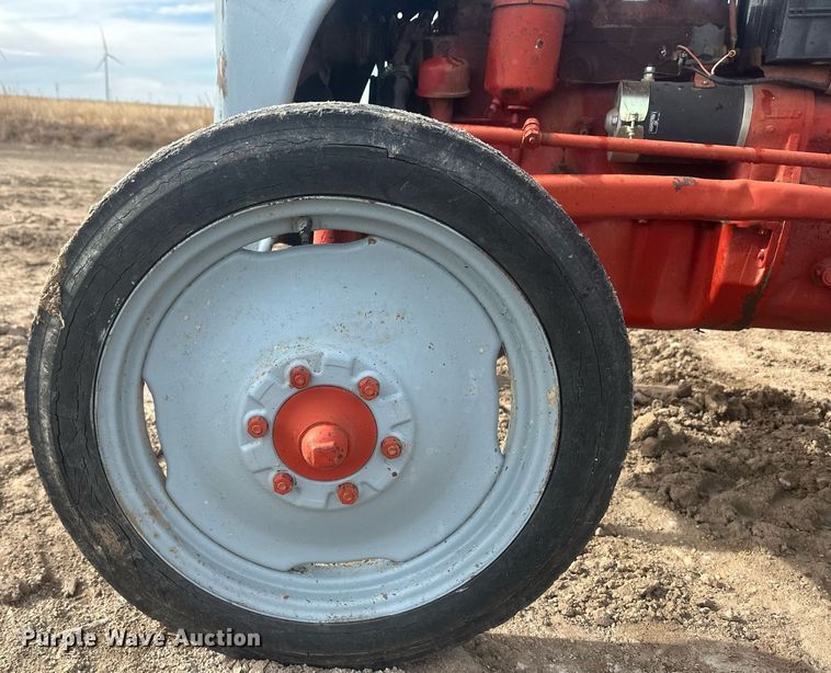 image for item IU9241 Ford  tractor